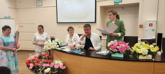 Лариса Тутова поздравила медиков округа